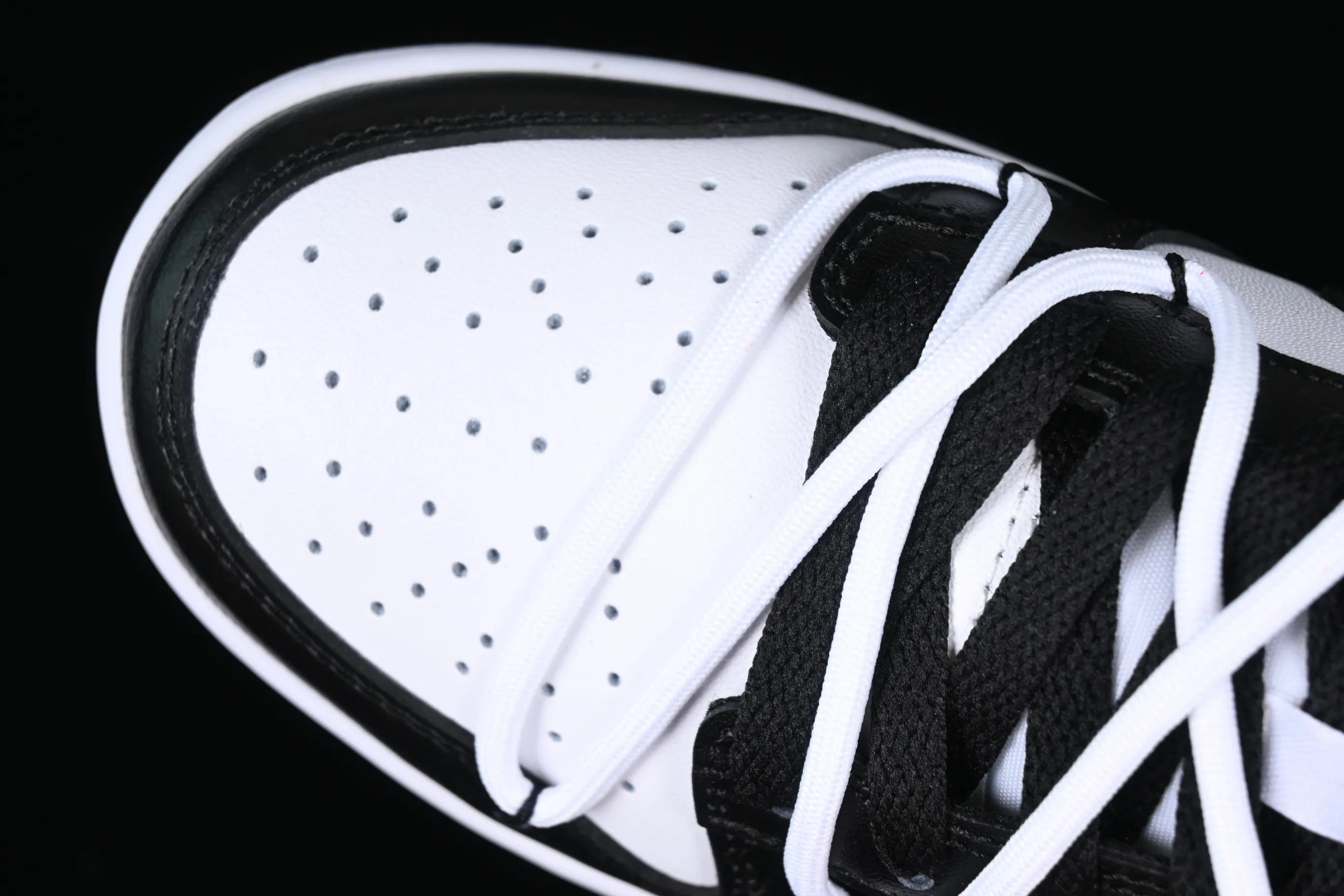 All Categories Nk SB Dunk Series Nk SB Dunk Low Low-top sneakers Nk Dunk Low Black and White Panda Customized version of deconstructed strap casual sneakers DD1391-100